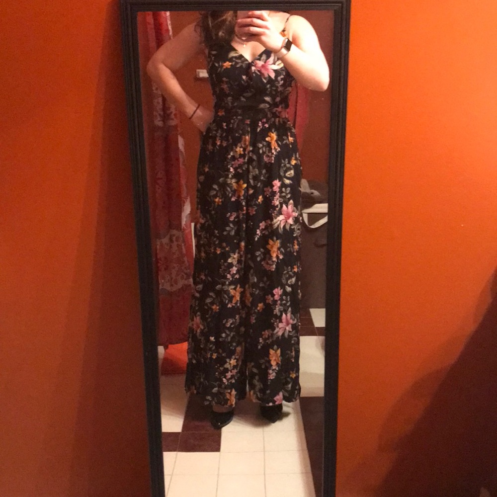 American Eagle Floral Jumpsuit - Picture 3 of 5